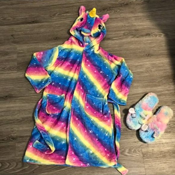 Unicorn Bathrope & Slippers Set - Picture 3 of 6